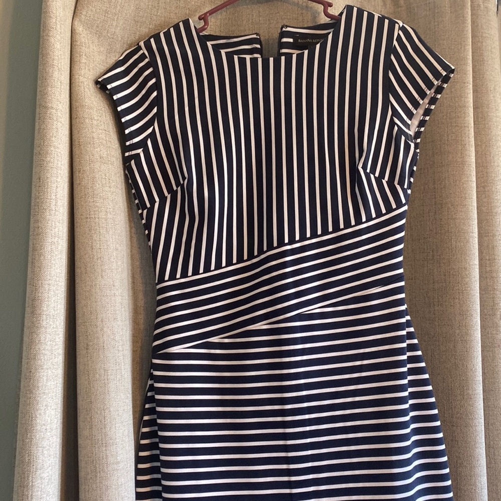 Banana Republic dress. Size 4p